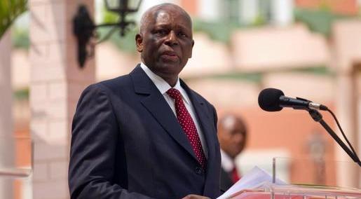 José Eduardo dos Santos, Angola