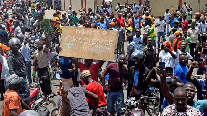 Protestors in Togo - President Faure Gnassingbe under increasing pressure to step down