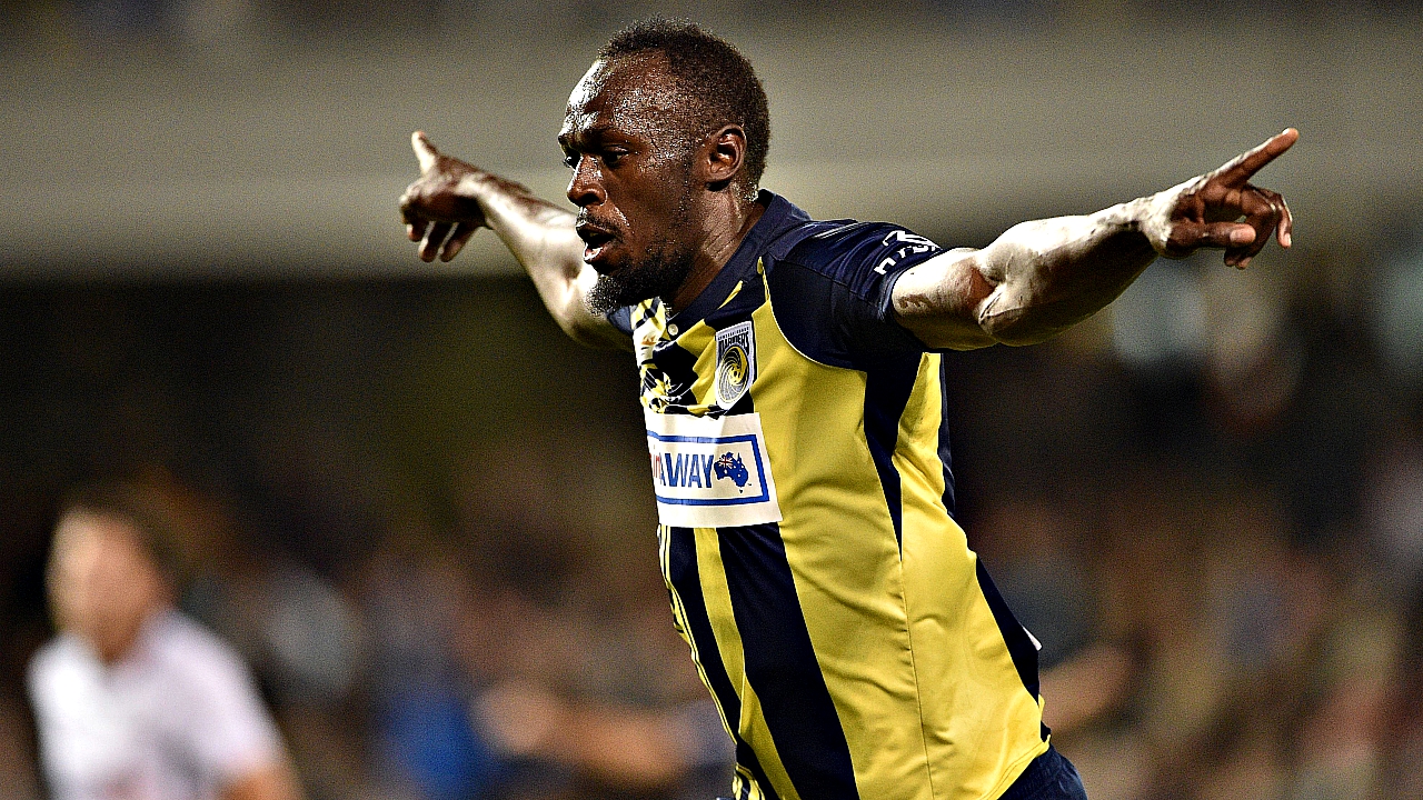 Usain Bolt scores 2 goals