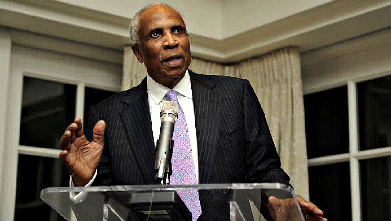 Baseball Hall of Famer Frank Robinson dies at 83.
