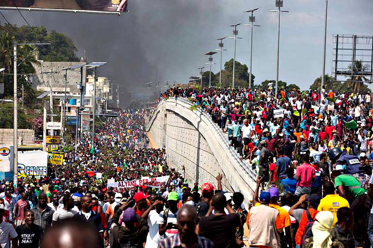 Haiti: Thousands protest against corruption and demand that Jovenel Moïse resign as President