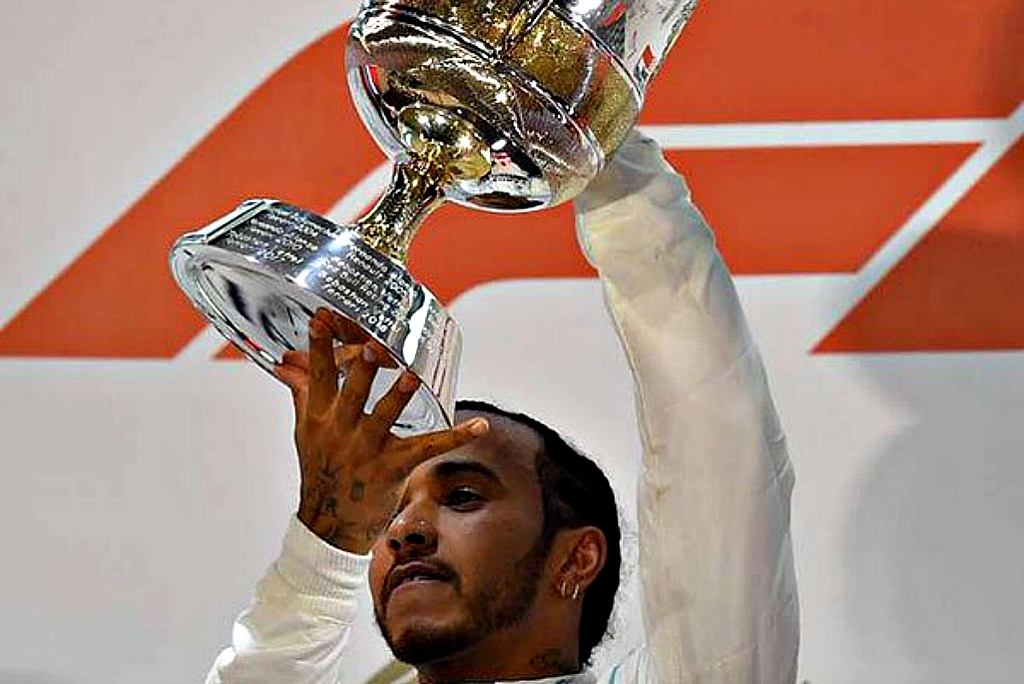Lewis Hamiltion wins Bahrain GP