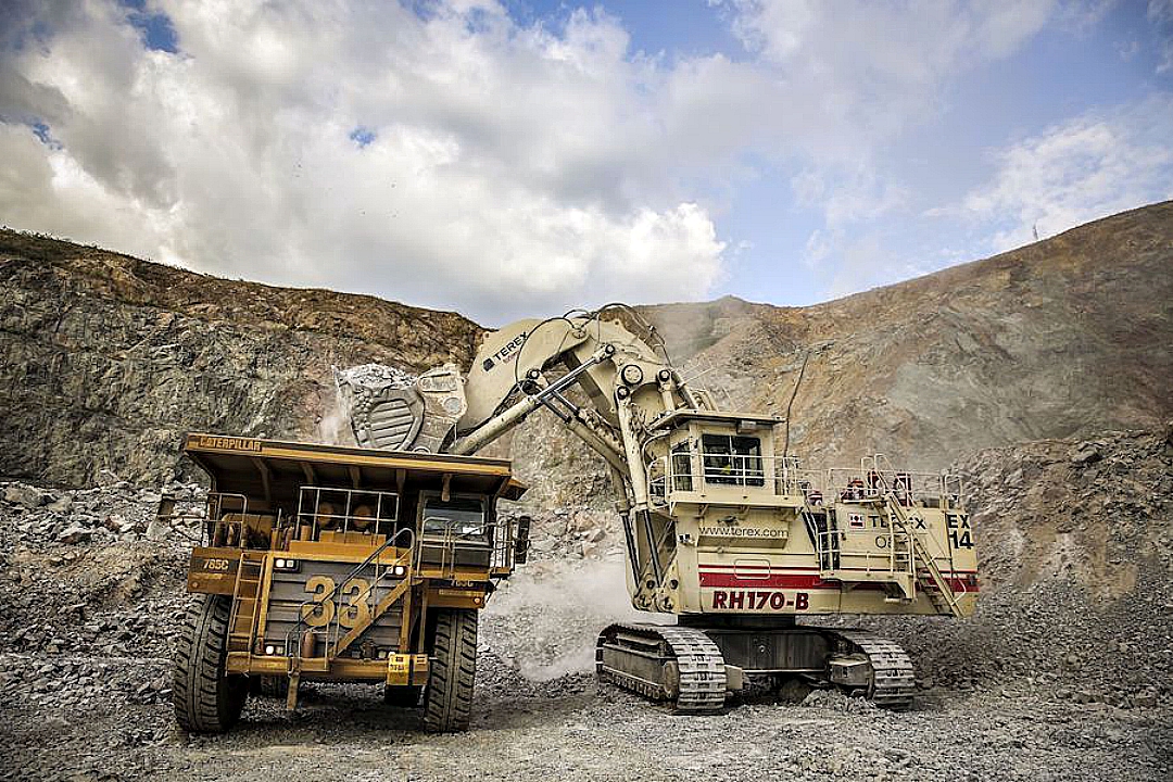 Tanzania will now make it compulsory for foreign-owned mining groups to offer shares to the government and local companies.