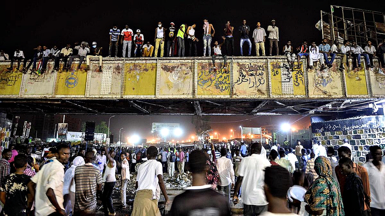 Sudan military council, opposition protesters inch closer to final deal
