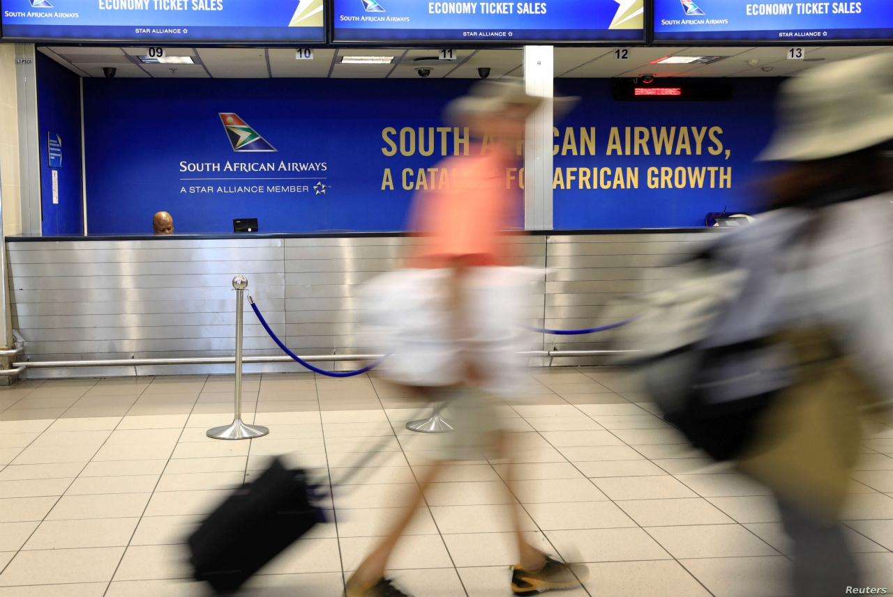 South Africa says tourists from high-risk countries still barred from October 1