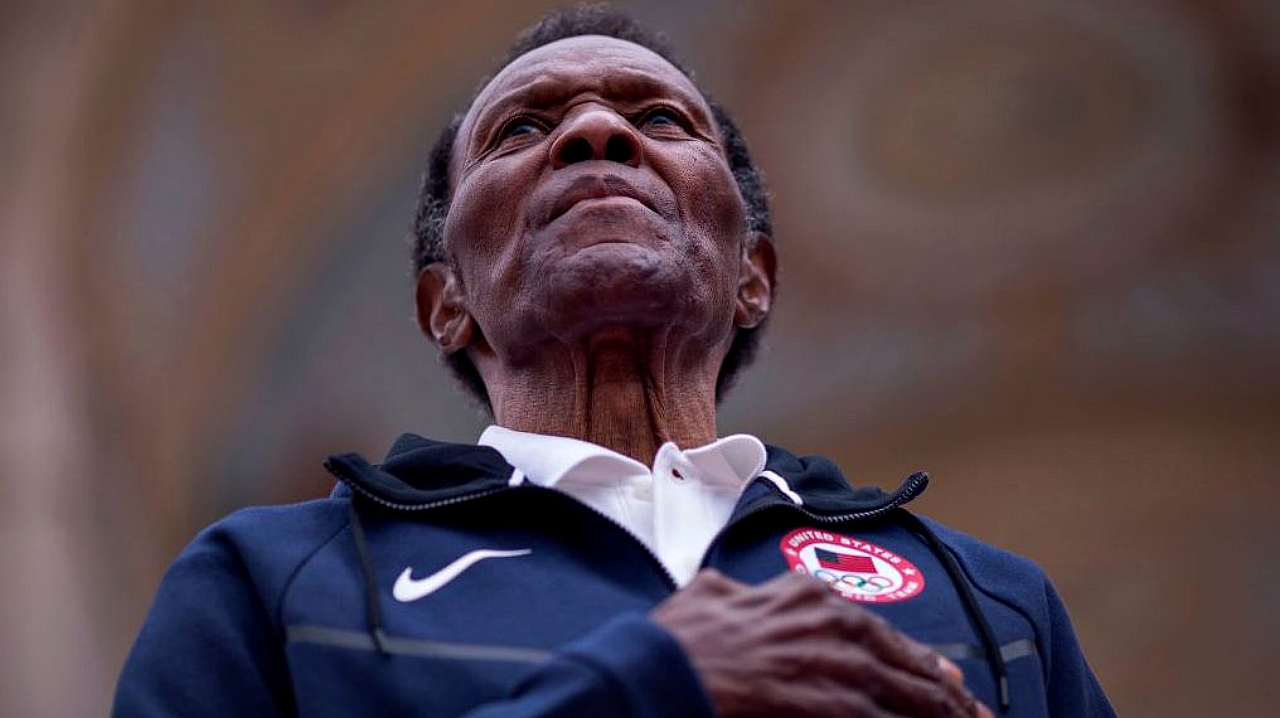 Rafer Johnson, 1960 Olympic decathlon champion, dies at 86