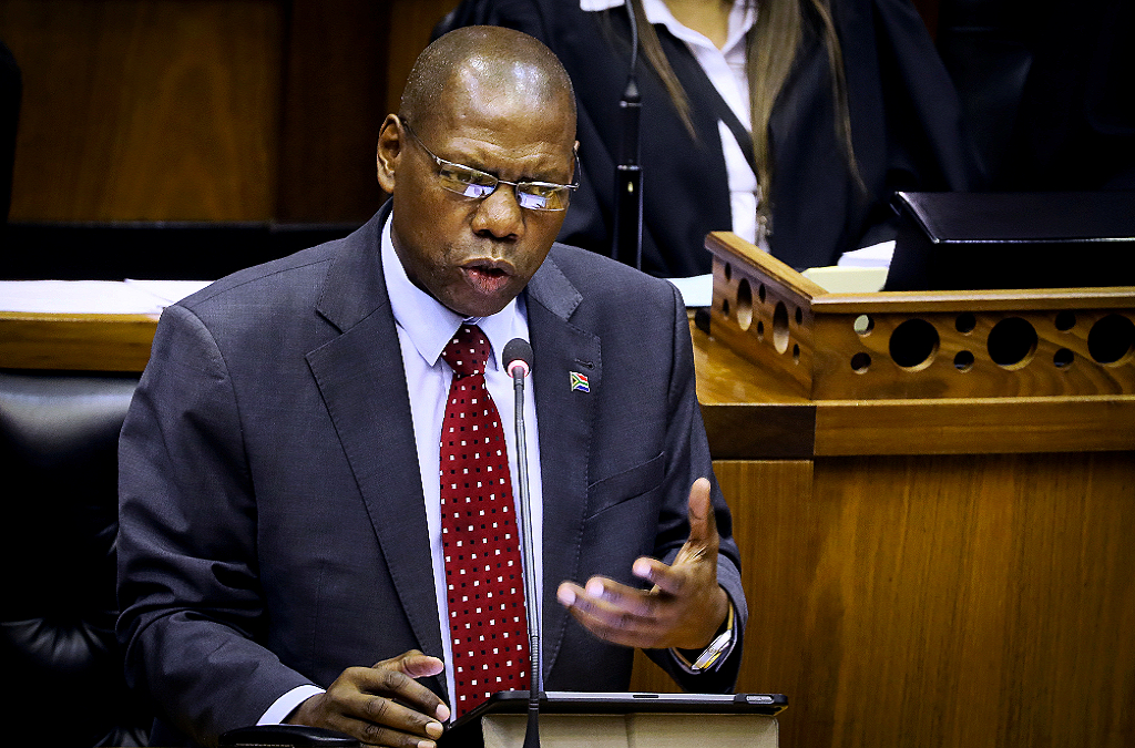 South Africa: Health minister suspended over corruption allegations
