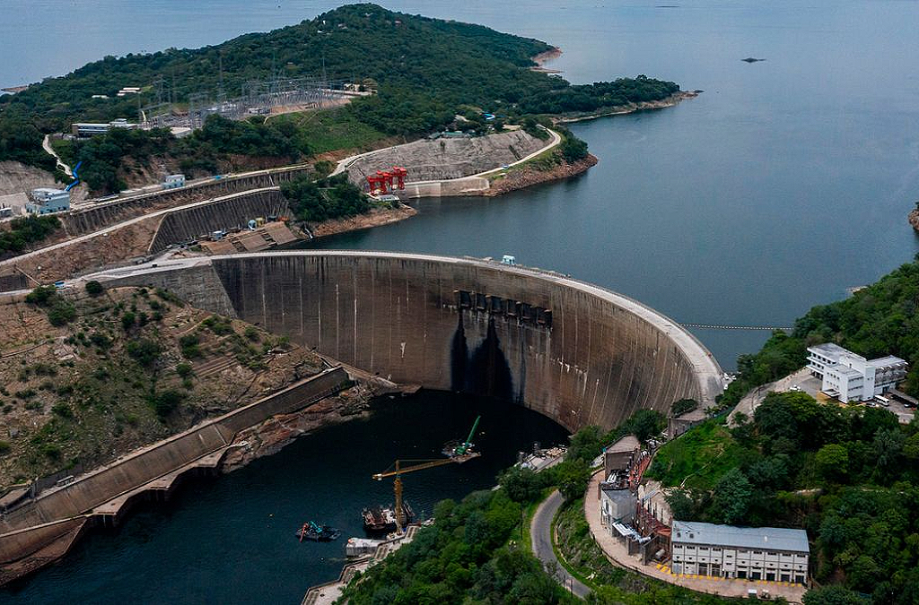 Zimbabwe turns to Mozambique, Zambia to ease 12-hour power cuts