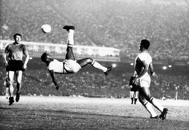 Pelé, Brazil’s mighty king of ‘beautiful game,’ has died
