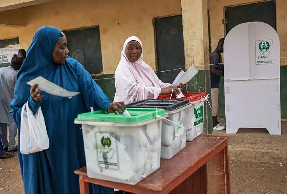 Nigerians vote for new president in tight election race