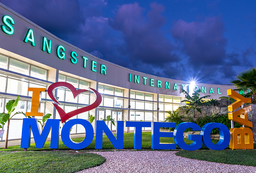 Tourism booms in Jamaica after pandemic, overwhelms airport