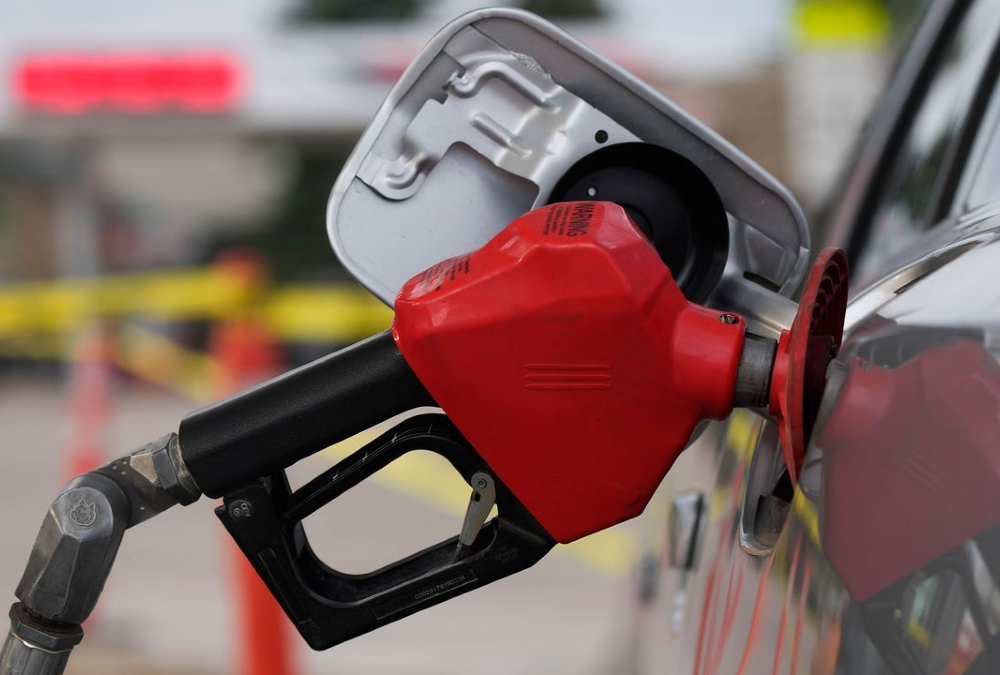 Outgoing Nigeria government proposes pay rises after fuel subsidy removal