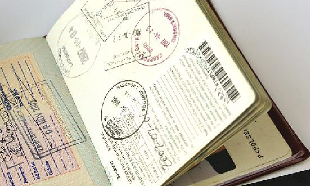 south-africa-extends-work-permits-for-zimbabweans-until-year-end-the