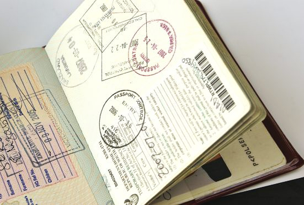 South Africa extends work permits for Zimbabweans until year-end