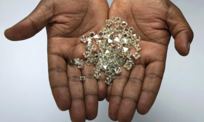 Zimbabwe stockpiles 300,000 carats of Diamonds: Sunday Mail