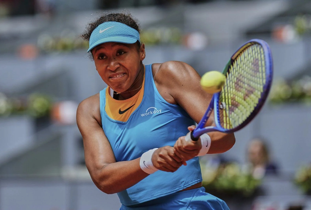 Former No. 1 Naomi Osaka takes first title in 4 years and her first on clay