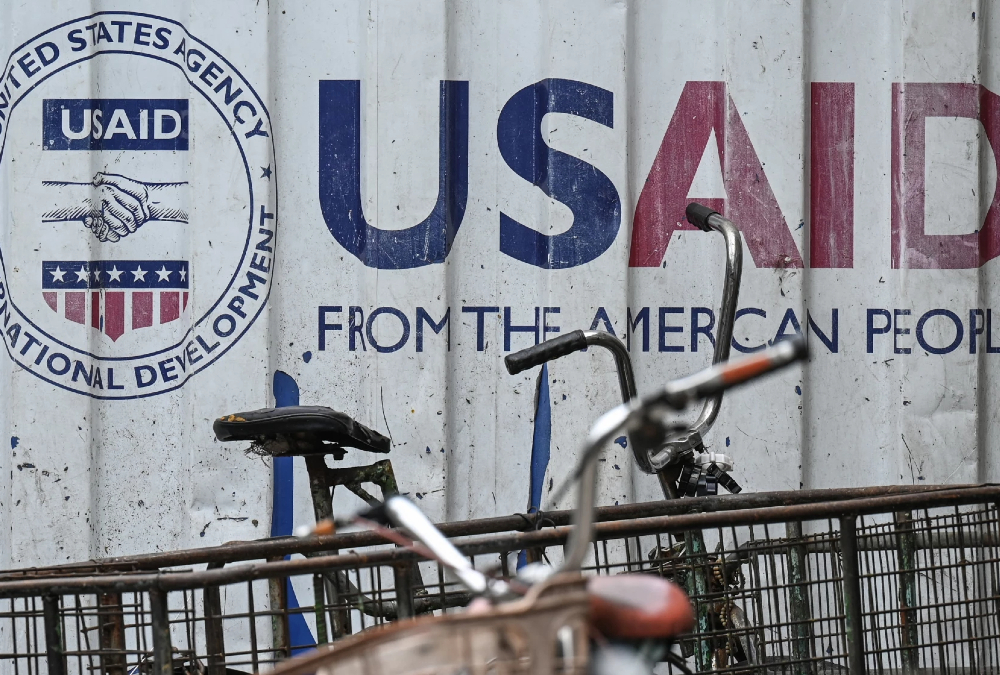 Should an Entrepreneur and a Politician Agree on a Budget?