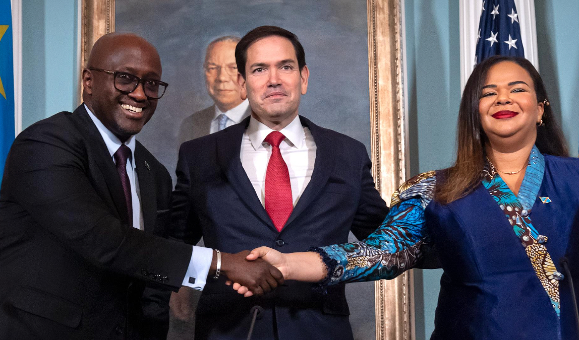 Rwandan and DR Congo leaders sign U.S.-brokered 2025 peace agreement aimed at ending conflict in eastern Congo, with international mediators present.